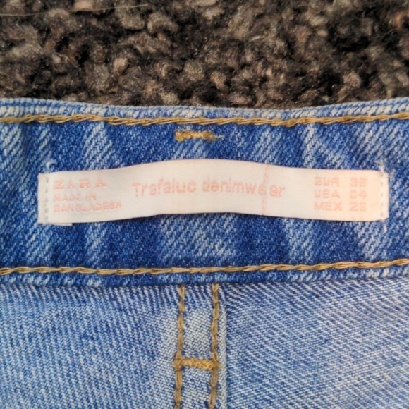 Zara Denim Shorts - Picture 2 of 2